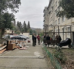 В Хостинском районе Сочи продолжается расчистка подвалов многоквартирных домов