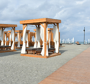 В центре Сочи в бархатный сезон появился новый пляжный комплекс 