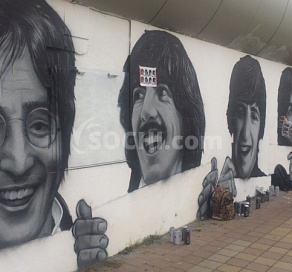В Сочи закрасили граффити с The Beatles