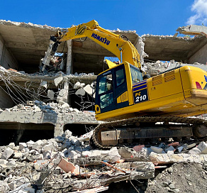 В Адлерском районе Сочи застройщик самостоятельно сносит объект, признанный судом самовольным