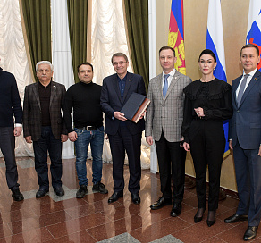 Глава Сочи Андрей Прошунин поздравил депутатский корпус курорта с 30-летием со дня образования Городского Собрания Сочи