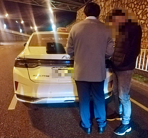 В Сочи задержали нелегальных таксистов