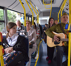 В автобусах Сочи в преддверии Дня Победы звучали песни военных лет 