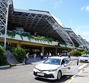 В международном аэропорту Сочи принимаются дополнительные меры по пресечению фактов нелегальных перевозок такси