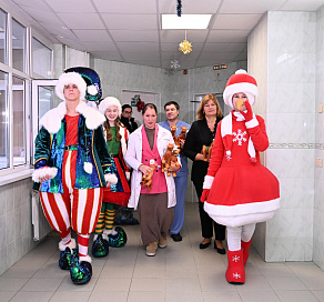 В Сочи новогодние подарки получили пациенты педиатрического стационара