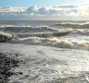В Сочи ожидается усиление волнения моря