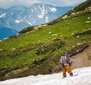 В горах Сочи стартовал сезон бонусного катания на лыжах и сноубордах