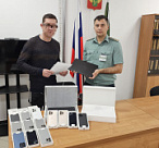 В Сочи конфискованные IPhone передали в зону СВО