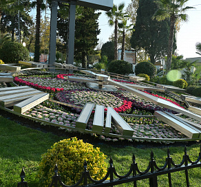 В Сочи завершена реконструкция цветочных часов