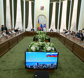 Глава Сочи Андрей Прошунин поздравил предпринимателей с профессиональным праздником