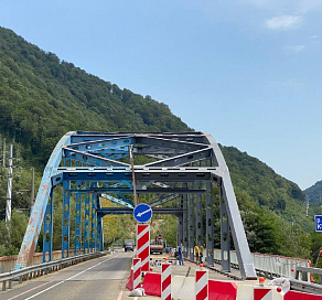 В Сочи продолжается ремонт моста через Кепшу
