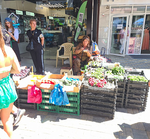 В Сочи продолжают бороться с уличной торговлей