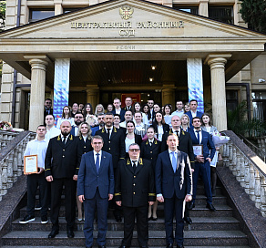 Глава Сочи Андрей Прошунин поздравил работников судебной системы курорта с профессиональным праздником