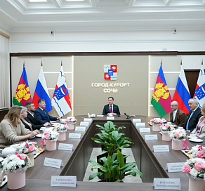 Глава Сочи Андрей Прошунин поздравил жен и матерей участников СВО с Международным женским днем