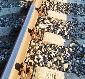 Школьники подкладывали монеты на рельсы в Сочи